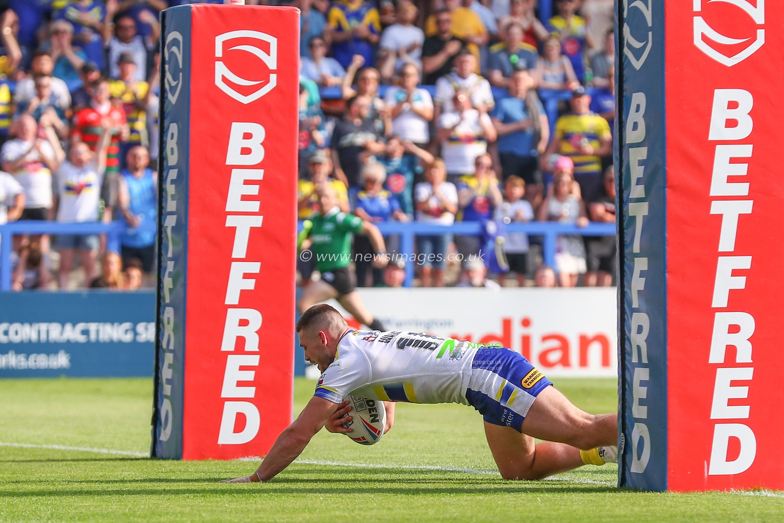 Danny Walker #16 of Warrington Wolves goes over for a try and makes the score 22-10 during the Betfred Super League Round 15 match Warrington Wolves vs Huddersfield Giants at Halliwell Jones Stadium, Warrington, United Kingdom, 10th June 2023

(Photo by Gareth Evans/News Images)