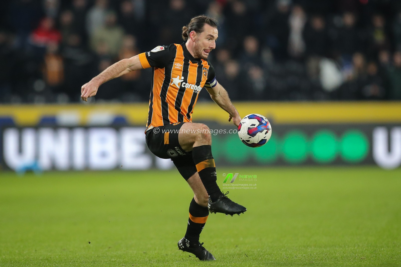 Lewie Coyle #2 of Hull City on the ball during the Sky Bet Championship match Hull City vs Sunderland at MKM Stadium, Hull, United Kingdom, 17th December 2022

(Photo by James Heaton/News Images)