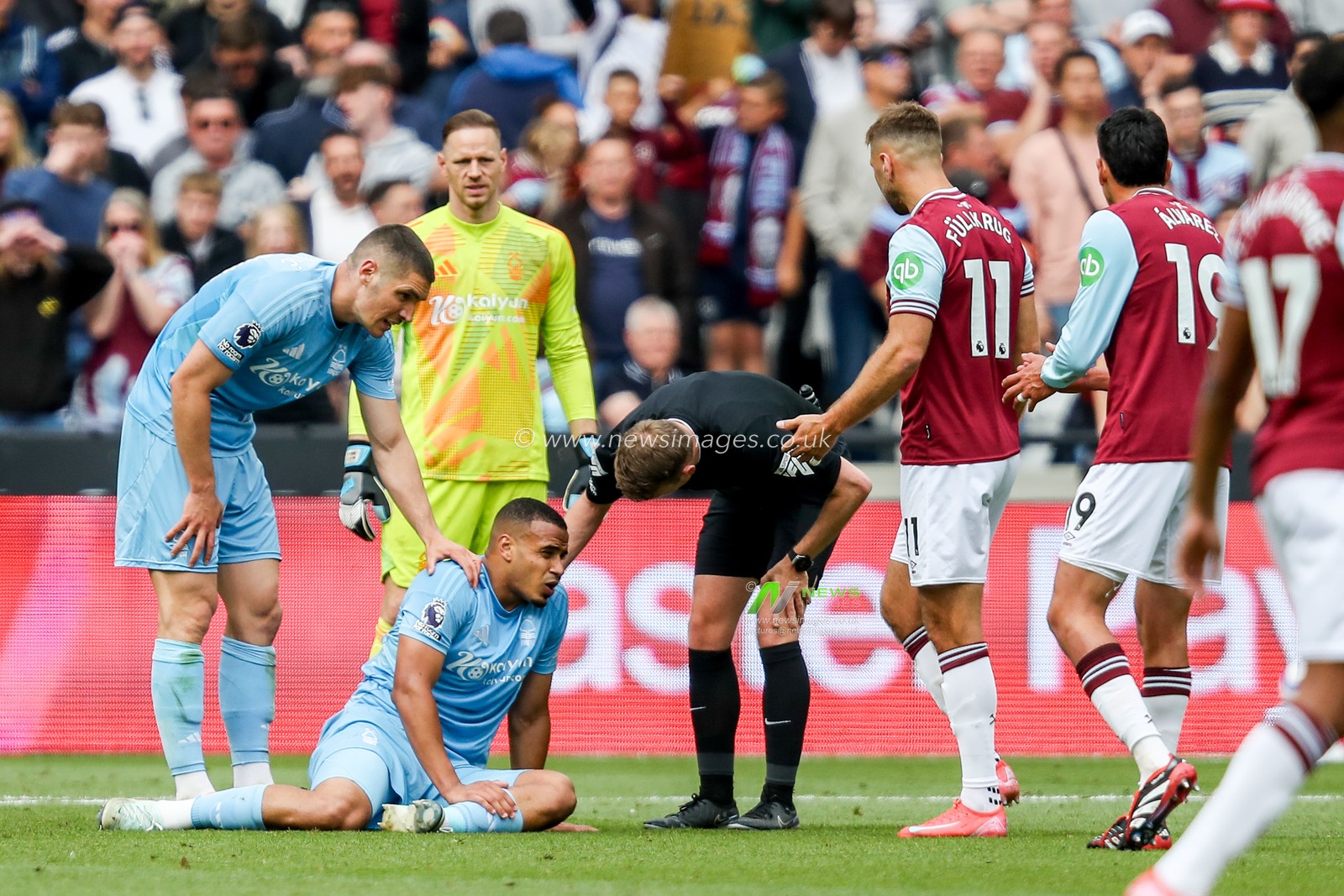 Murillo Santiago of Nottingham Forest goes down with injury during the Premier League match West Ham United vs Nottingham Forest at London Stadium, London, United Kingdom, 18th May 2025

(Photo by Izzy Poles/News Images)