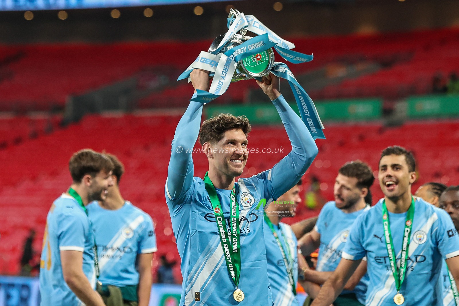 John Stones of Manchester City celebrates his team winning the trophy and lifts the trophy at full time during the Carabao Cup Final match Arsenal vs Manchester City at Emirates, London, United Kingdom on 22 March 2026

(Photo by Alfie Cosgrove/News Images)