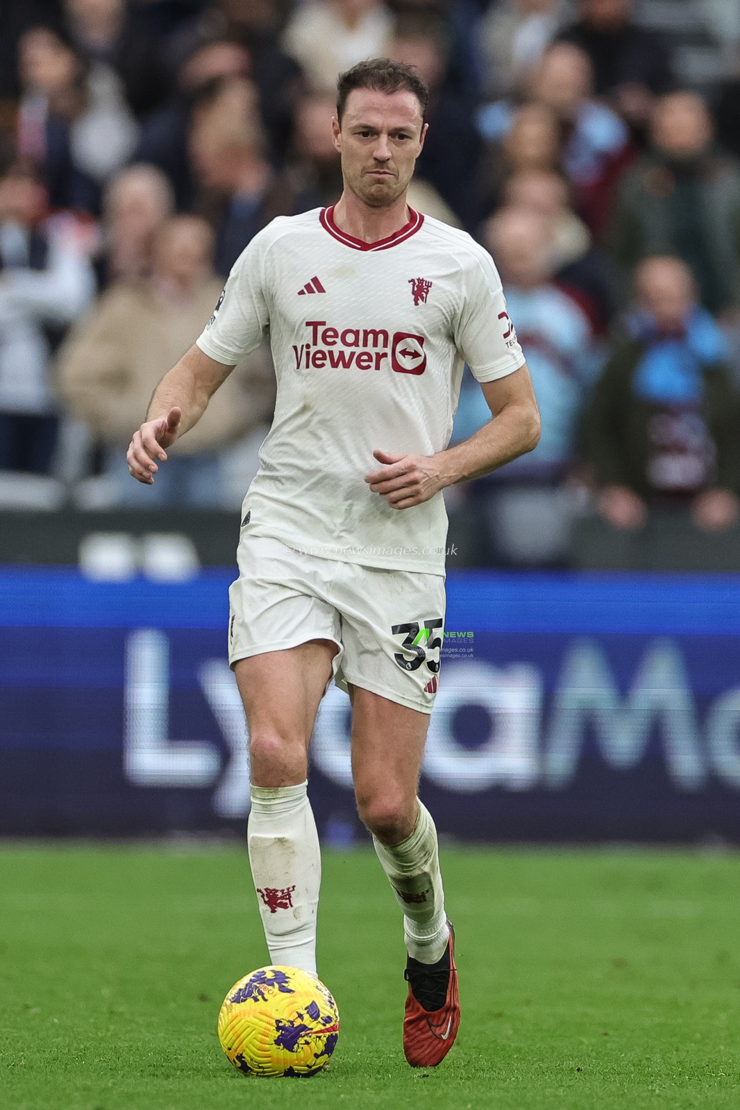 Jonny Evans of Manchester United during the Premier League match West Ham United vs Manchester United at London Stadium, London, United Kingdom, 23rd December 2023

(Photo by Mark Cosgrove/News Images)
