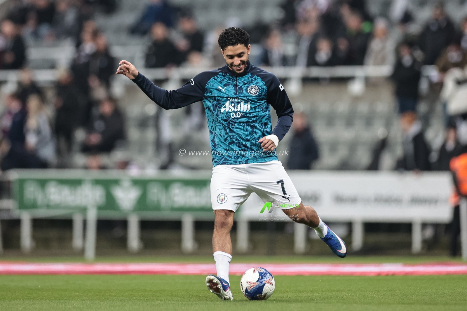 Omar Marmoush of Manchester City in the pregame warmup session during the Emirates FA Cup 5th Round  match Newcastle Untied vs Manchester City at St. James's Park, Newcastle, United Kingdom on 07 March 2026

(Photo by Mark Cosgrove/News Images)
