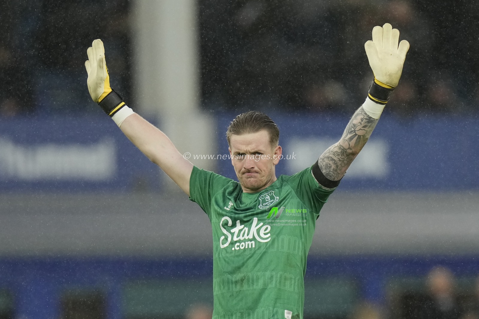 Jordan Pickford of Everton salutes the fans after the Premier League match Everton vs Aston Villa at Goodison Park, Liverpool, United Kingdom, 14th January 2024

(Photo by Steve Flynn/News Images)