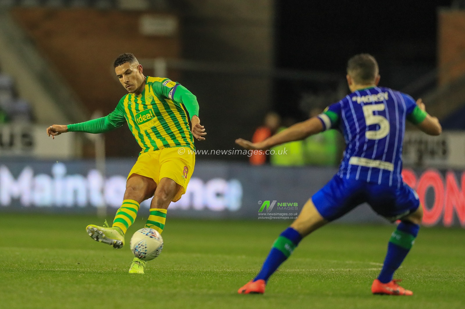 11th December 2019, DW Stadium, Wigan, England; Sky Bet Championship, Wigan Athletic v West Bromwich Albion : Jake Livermore (8) of West Bromwich Albion  in action during the game 

Credit: Mark Cosgrove/News Images