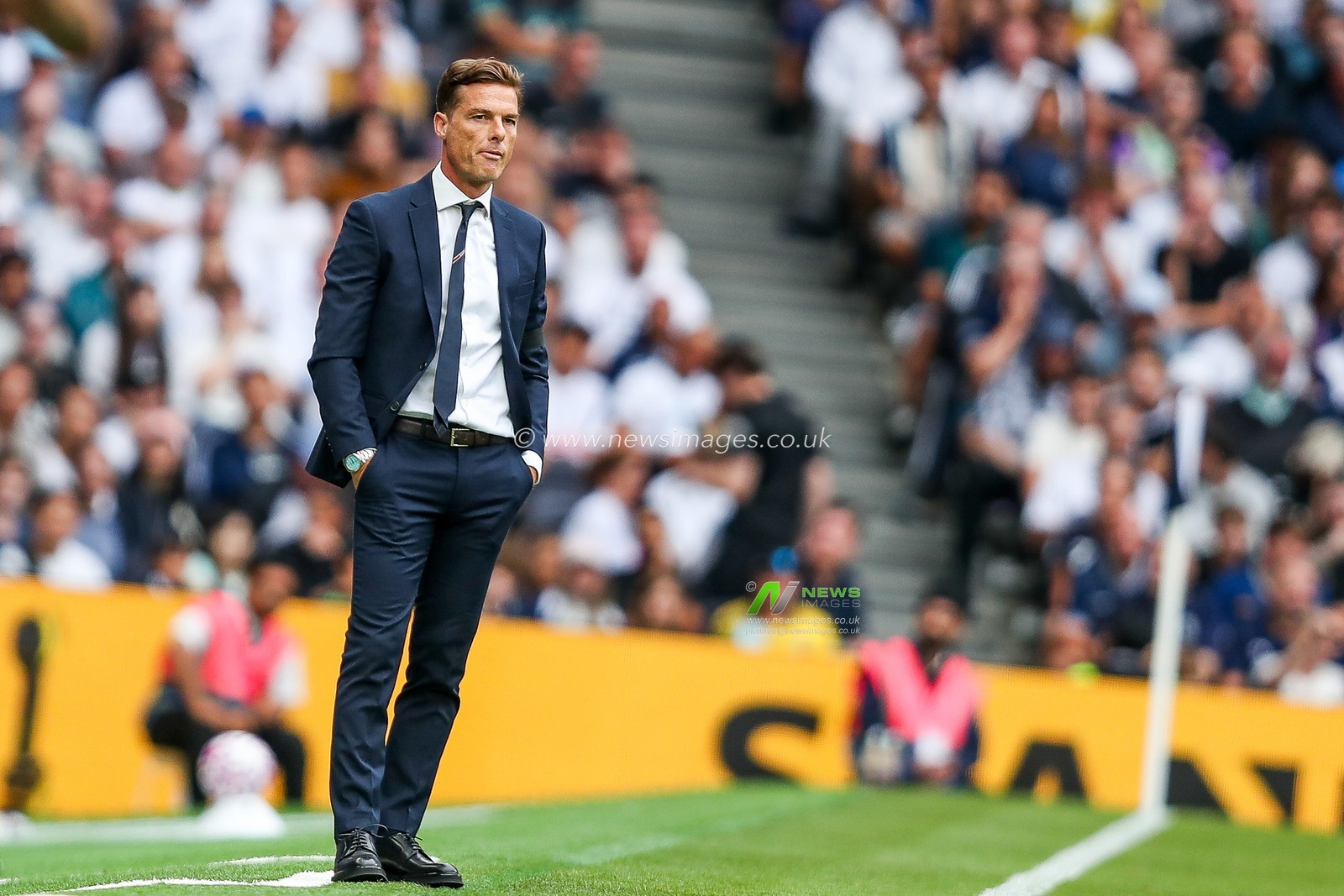 Scott Parker of Burnley looks on during the Premier League match Tottenham Hotspur vs Burnley at Tottenham Hotspur Stadium, London, United Kingdom, 16th August 2025

(Photo by Izzy Poles/News Images)