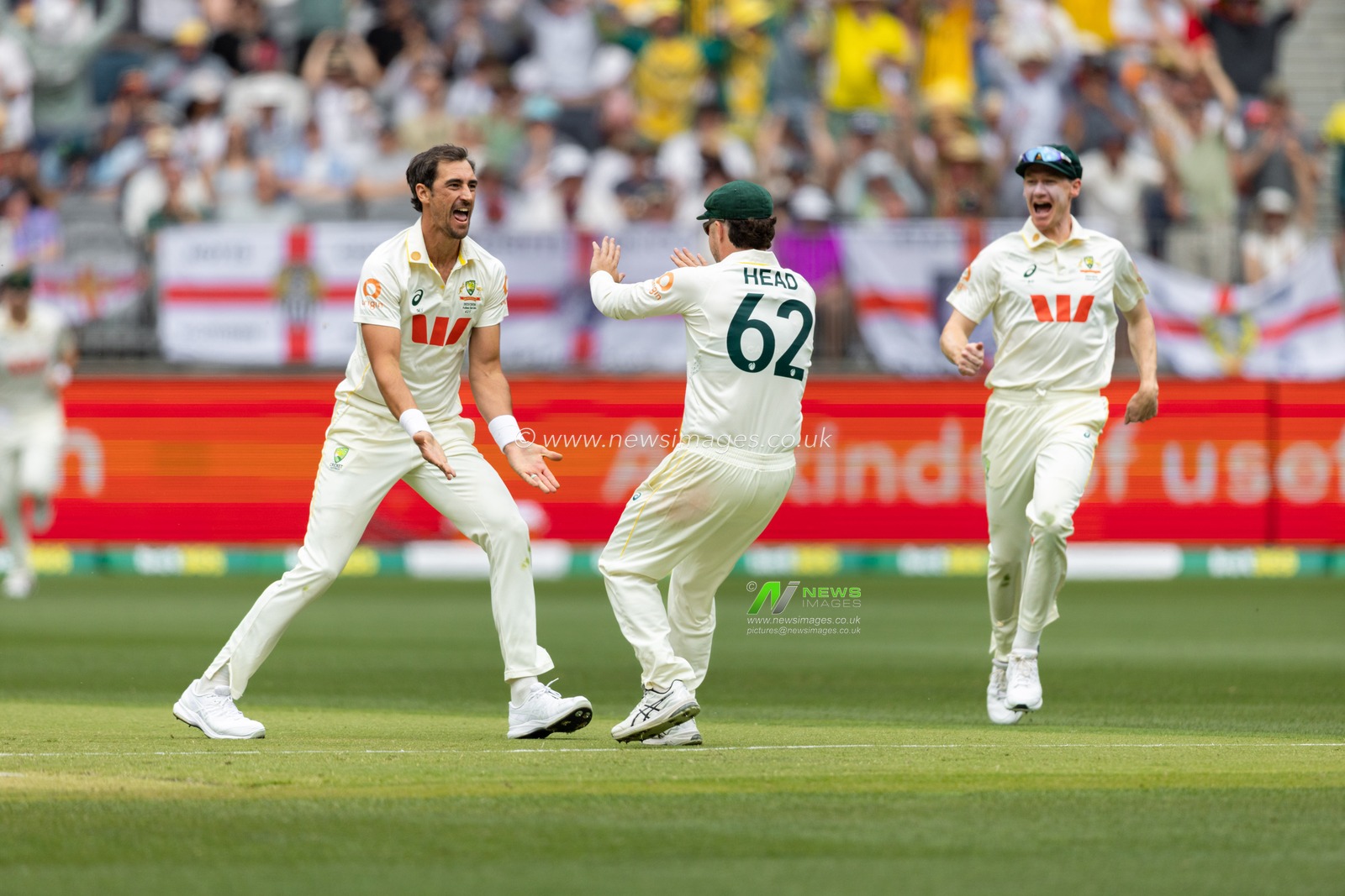 Mitch Starc of Australia is congratulated by his team mates after taking a wicket during the NRMA Insurance Ashes First Test Day 2 Australia vs England at Optus Stadium, Perth, Australia, 22nd November 2025

(Photo by Santanu Banik/News Images)

*** GER AUT SUI OUT ***