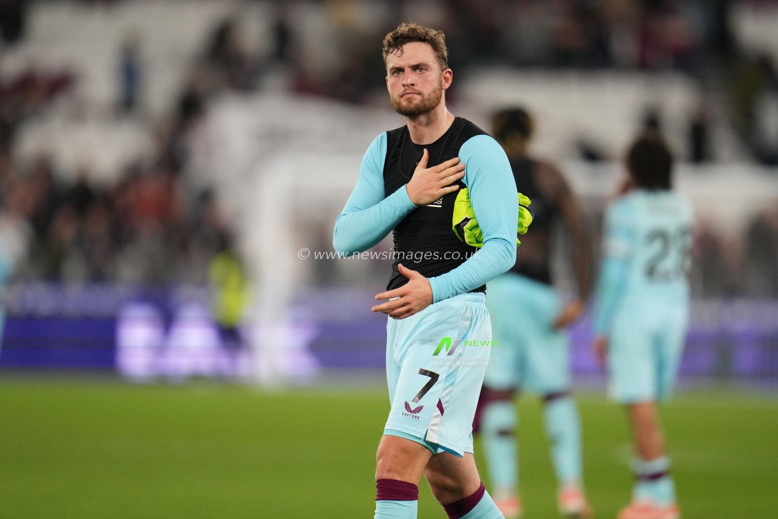 Jacob Bruunlarsen of Burnley to away support during the Premier League match West Ham United vs Burnley at London Stadium, London, United Kingdom, 8th November 2025

(Photo by Harvey Murphy/News Images)

*** GER AUT SUI OUT ***