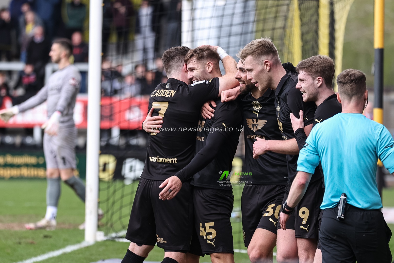 John Mcatee of Barnsley celebrates his goal to make it 1-2 during the Sky Bet League 1 match Burton Albion vs Barnsley at Pirelli Stadium, Burton upon Trent, United Kingdom, 1st April 2024

(Photo by Mark Cosgrove/News Images)