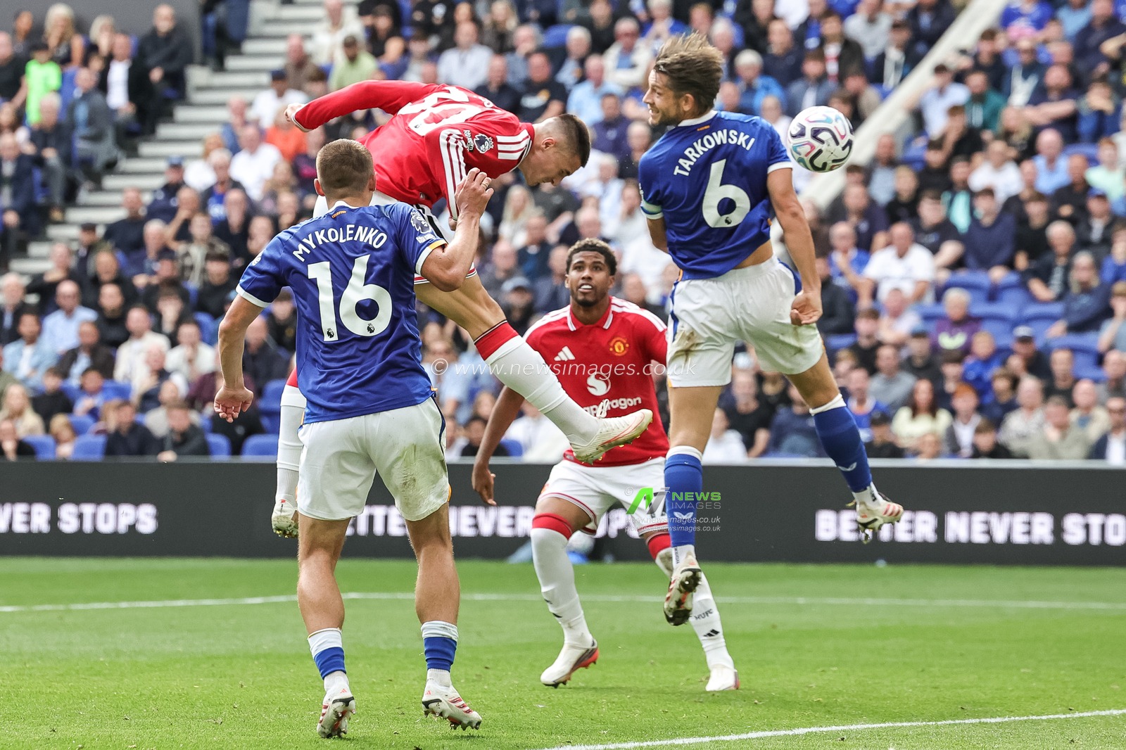 Benjamin Sesko of Manchester United scores to make it 0-2 during the Premier League match Everton vs Manchester United at Hill Dickinson Stadium, Liverpool, United Kingdom on 06 September 2026

(Photo by Mark Cosgrove/News Images)