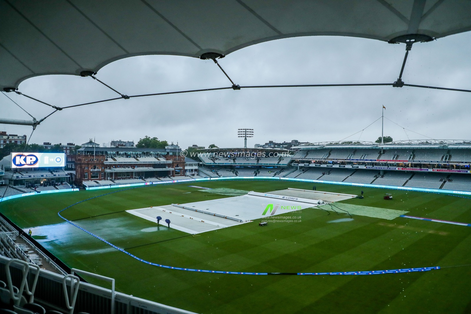 A general view of Lords with rain covers prior to the 2nd Metro Bank One Day International England Women v India Women at Lords, London, United Kingdom, 19th July 2025

(Photo by Izzy Poles/News Images)