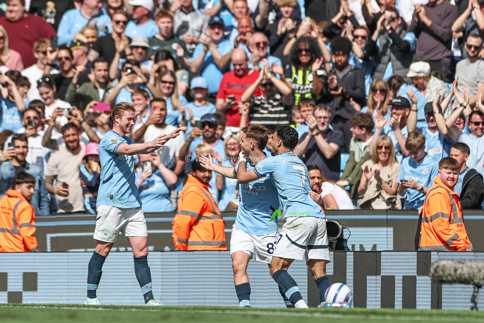 James McAtee of Manchester City celebrates his goal to make it 4-2 during the Premier League match Manchester City vs Crystal Palace at Etihad Stadium, Manchester, United Kingdom, 12th April 2025

(Photo by Mark Cosgrove/News Images)
