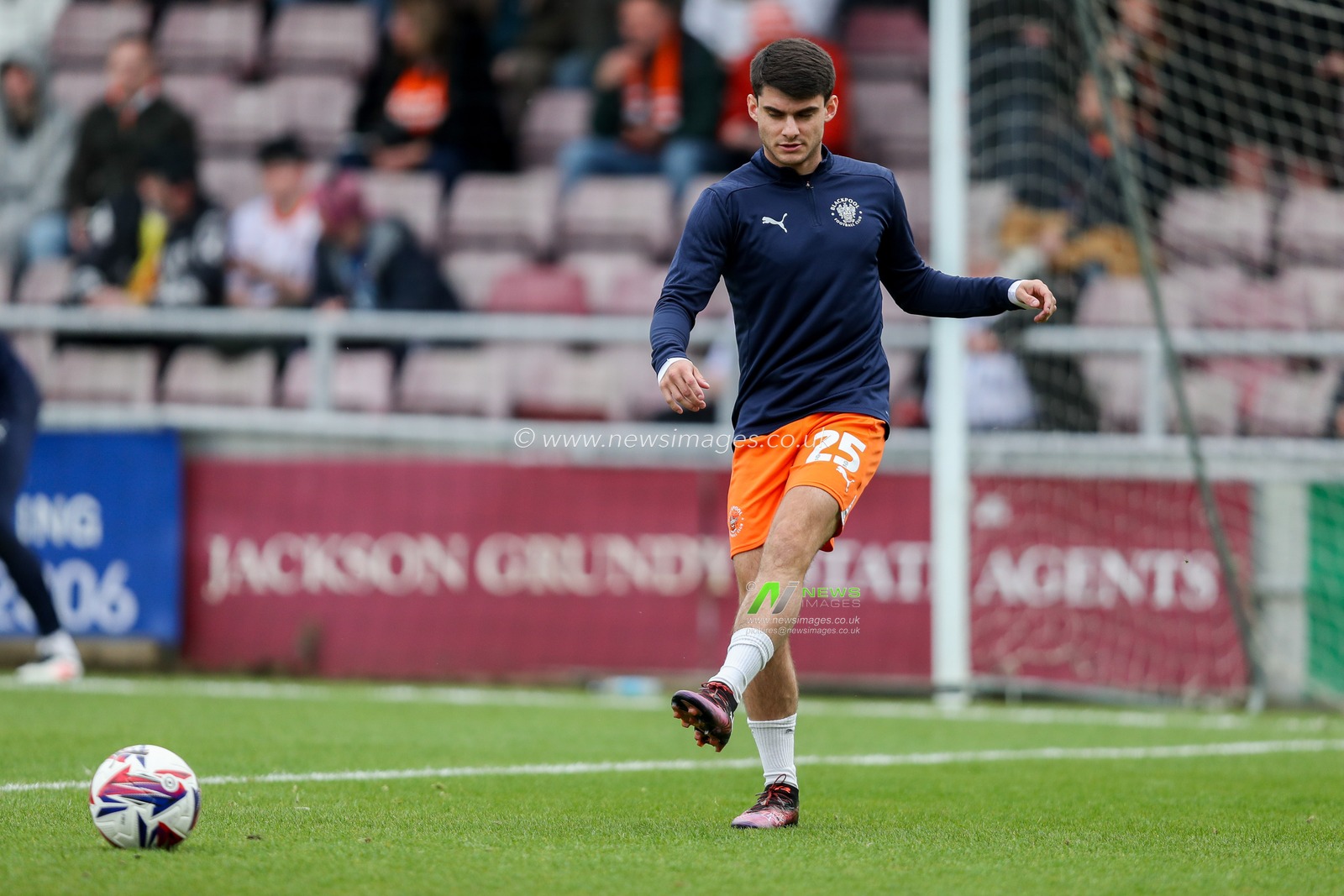 Rob Apter of Blackpool warms up prior to the Sky Bet League 1 match Northampton Town vs Blackpool at Sixfields Stadium, Northampton, United Kingdom, 22nd March 2025

(Photo by Izzy Poles/News Images)