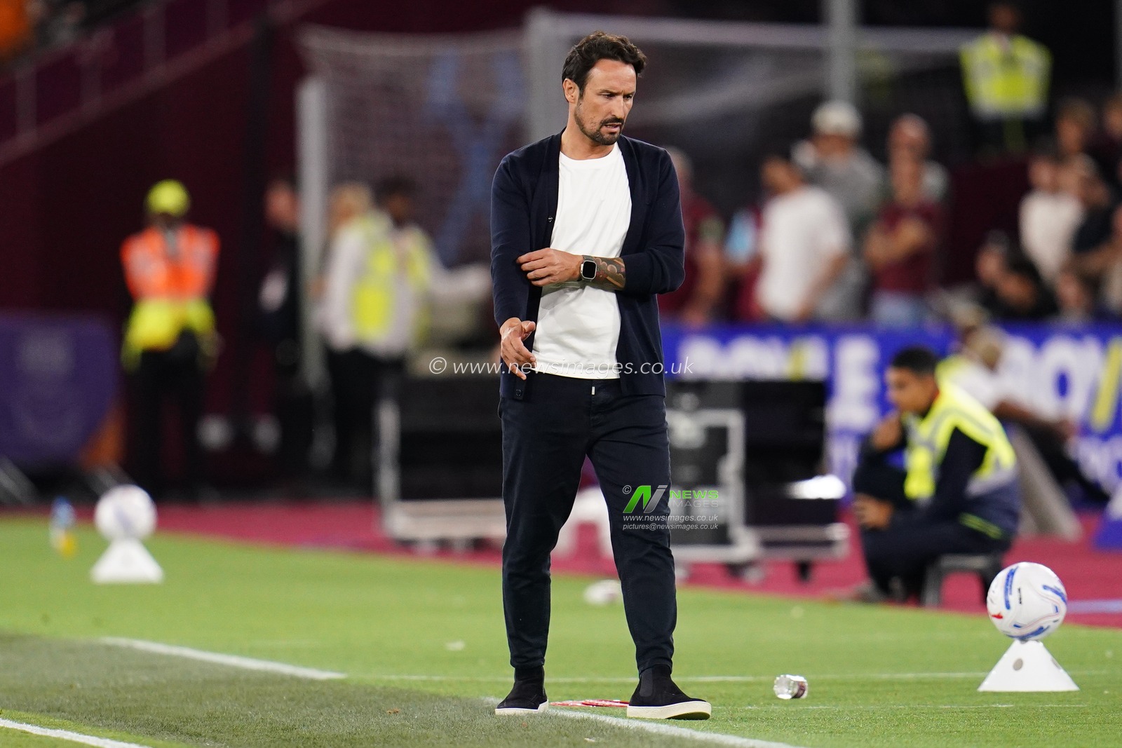 Cesar Peixoto manager of Wolverhampton Wanderers during the Sky Bet Championship match West Ham United vs Wolverhampton Wanderers at London Stadium, London, United Kingdom on 01 September 2026

(Photo by Harvey Murphy/News Images)