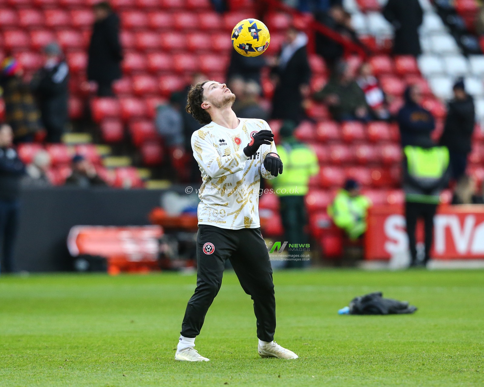 Callum O'Hare of Sheffield United in the pregame warmup session during the Sky Bet Championship match Sheffield United vs Ipswich Town at Bramall Lane, Sheffield, United Kingdom, 24th January 2026

(Photo by Richard Bierton/News Images)
