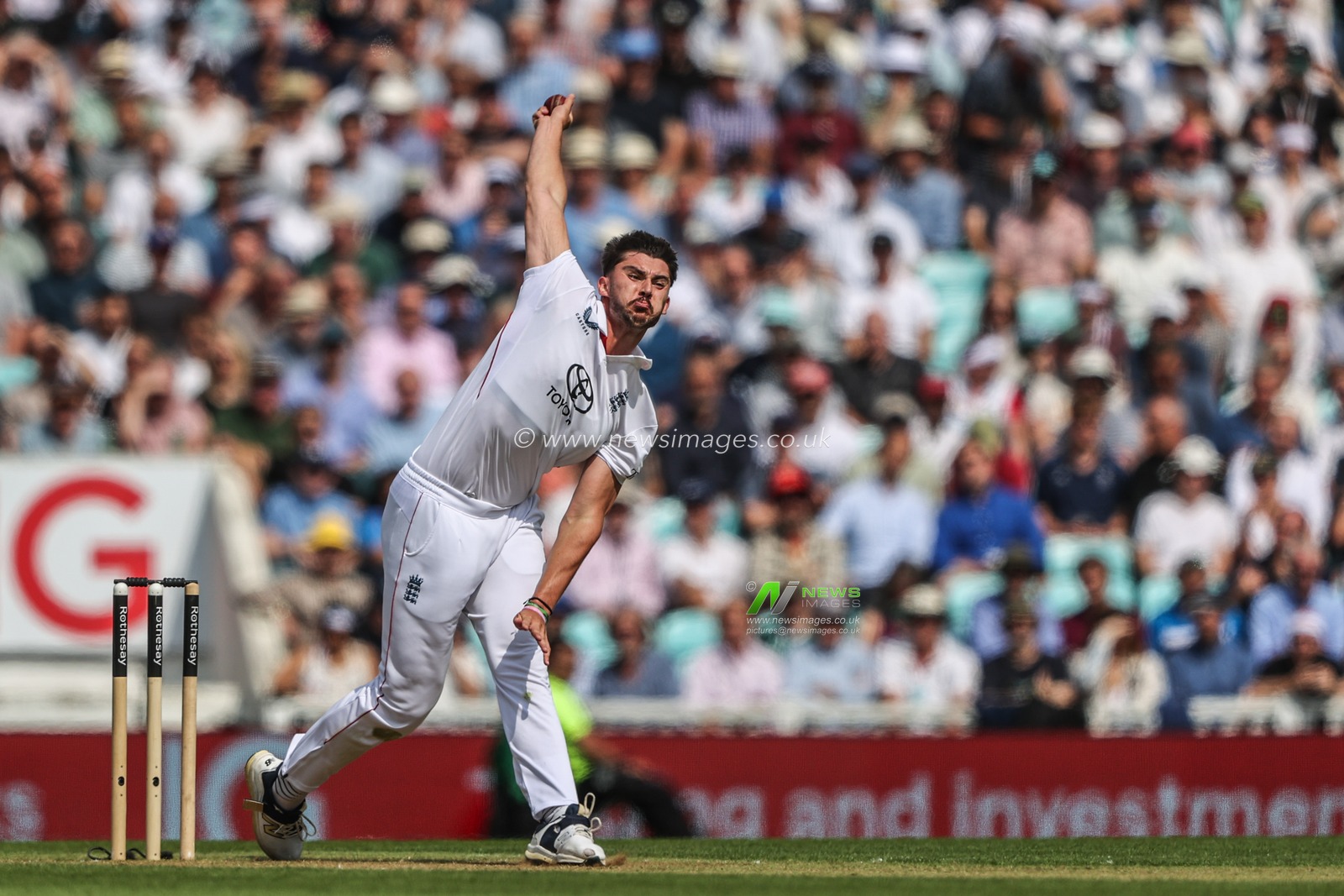 Josh Tongue of England takes the wicket of Karun Nair of India during the 5th Rothesay Test Match Day 2 England v India at The Kia Oval, London, United Kingdom, 1st August 2025

(Photo by Alfie Cosgrove/News Images)