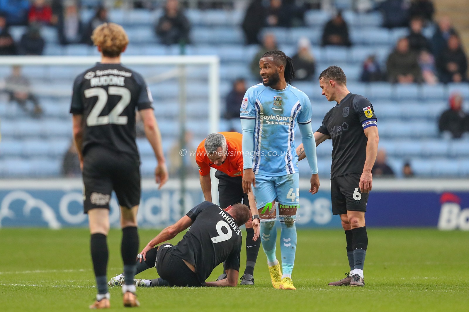 Jordan Rhodes #9 of Huddersfield Town is checked up on by Referee Seb Stockbridge during the Sky Bet Championship match Coventry City vs Huddersfield Town at Coventry Building Society Arena, Coventry, United Kingdom, 28th January 2023

(Photo by Gareth Evans/News Images)