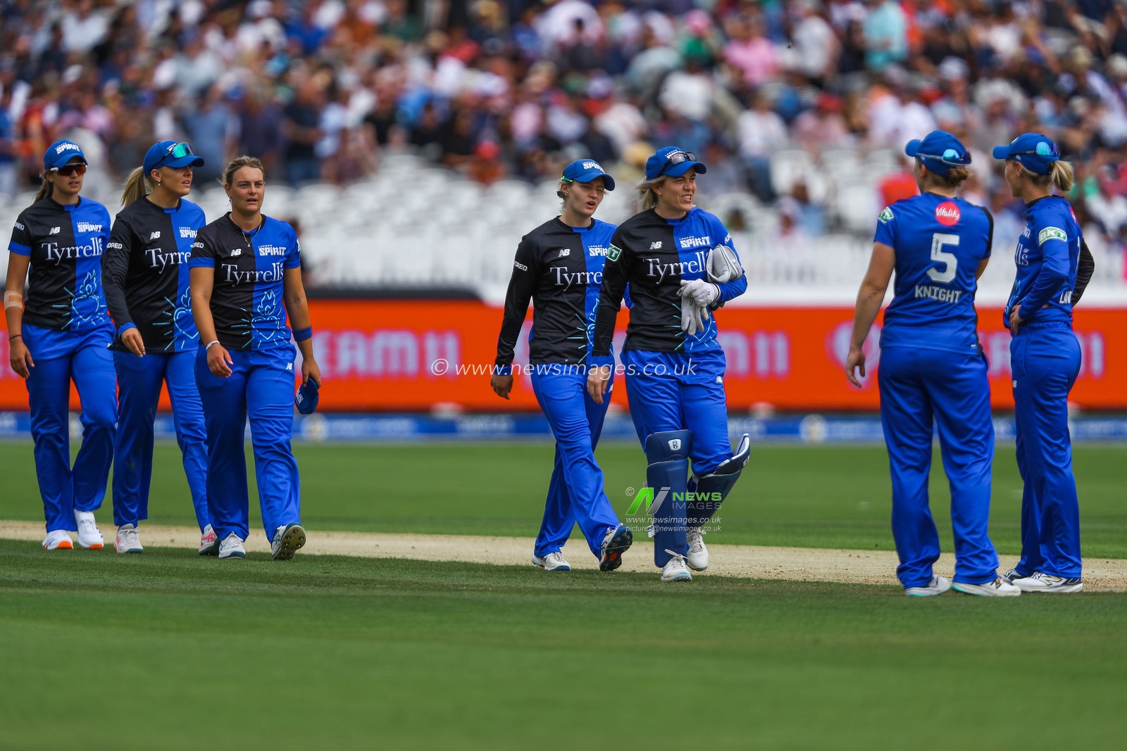 London Spirit players celebrate after the teams draw following the The Hundred match London Spirit Women vs Oval Invincibles Women at Lords, London, United Kingdom, 4th August 2024

(Photo by Izzy Poles/News Images)