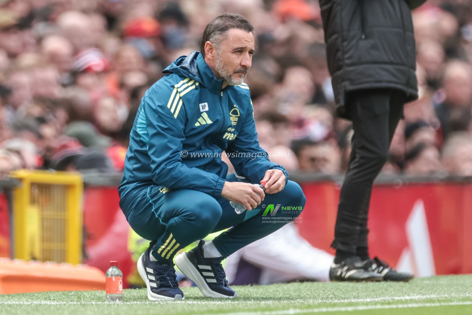 Vitor Pereira manager of Nottingham Forest squats on the sideline during the Premier League match Manchester United vs Nottingham Forest at Old Trafford, Manchester, United Kingdom on 17 May 2026

(Photo by Mark Cosgrove/News Images)