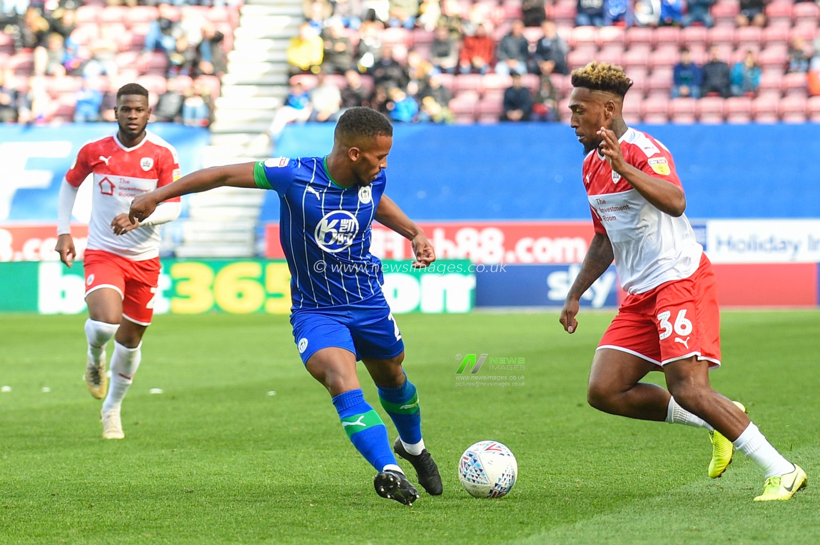 31st August  2019, DW Stadium, Wigan, England; Sky Bet Championship Football, Wigan Athletic vs Barnsley ; Mallik Wilks (36) of Barnsley in action during the game ahead of Nathan Byrne (2) of Wigan Athletic 


Credit:Richard Long/News Images

English Football League images are subject to DataCo Licence