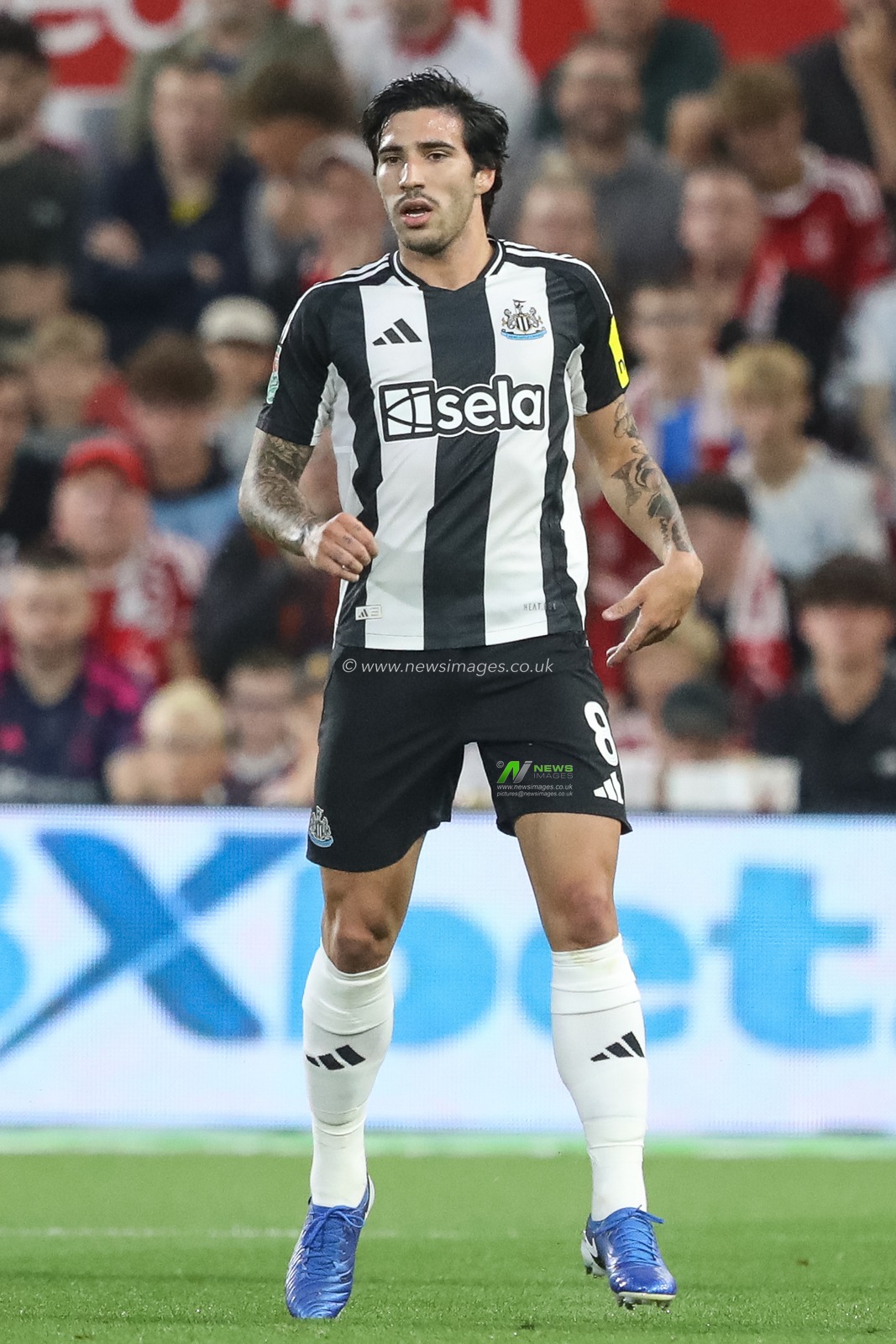 Sandro Tonali of Newcastle United during the Carabao Cup match Nottingham Forest vs Newcastle United at City Ground, Nottingham, United Kingdom, 28th August 2024

(Photo by Alfie Cosgrove/News Images)