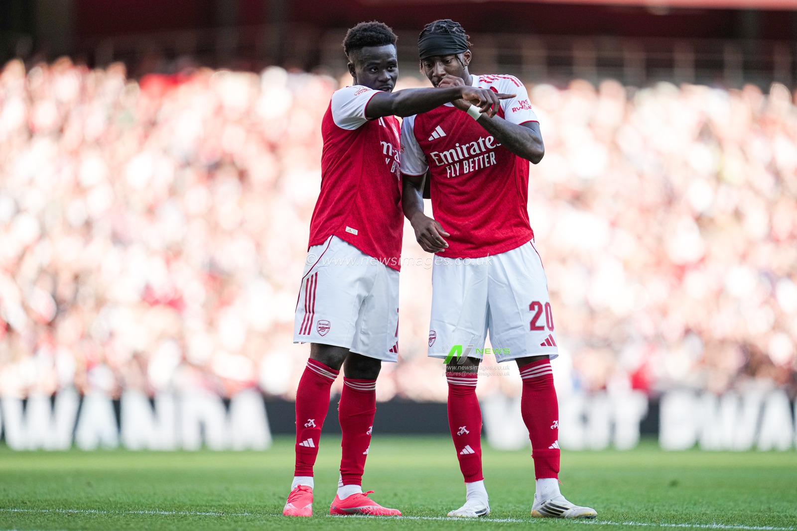 Bukayo Saka of Arsenal and Noni Madueke of Arsenal communicating during the Pre-season friendly match Arsenal vs Athletic Bilbao at Emirates Stadium, London, United Kingdom, 9th August 2025

(Photo by Harvey Murphy/News Images)