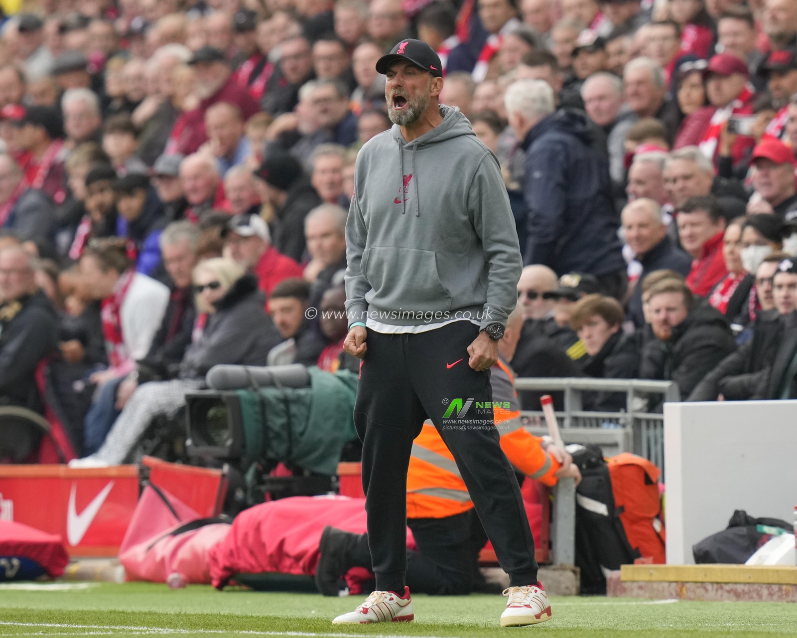 Jurgen Klopp manager of Liverpool shouts instructions during the Premier League match Liverpool vs Nottingham Forest at Anfield, Liverpool, United Kingdom, 22nd April 2023

(Photo by Steve Flynn/News Images)