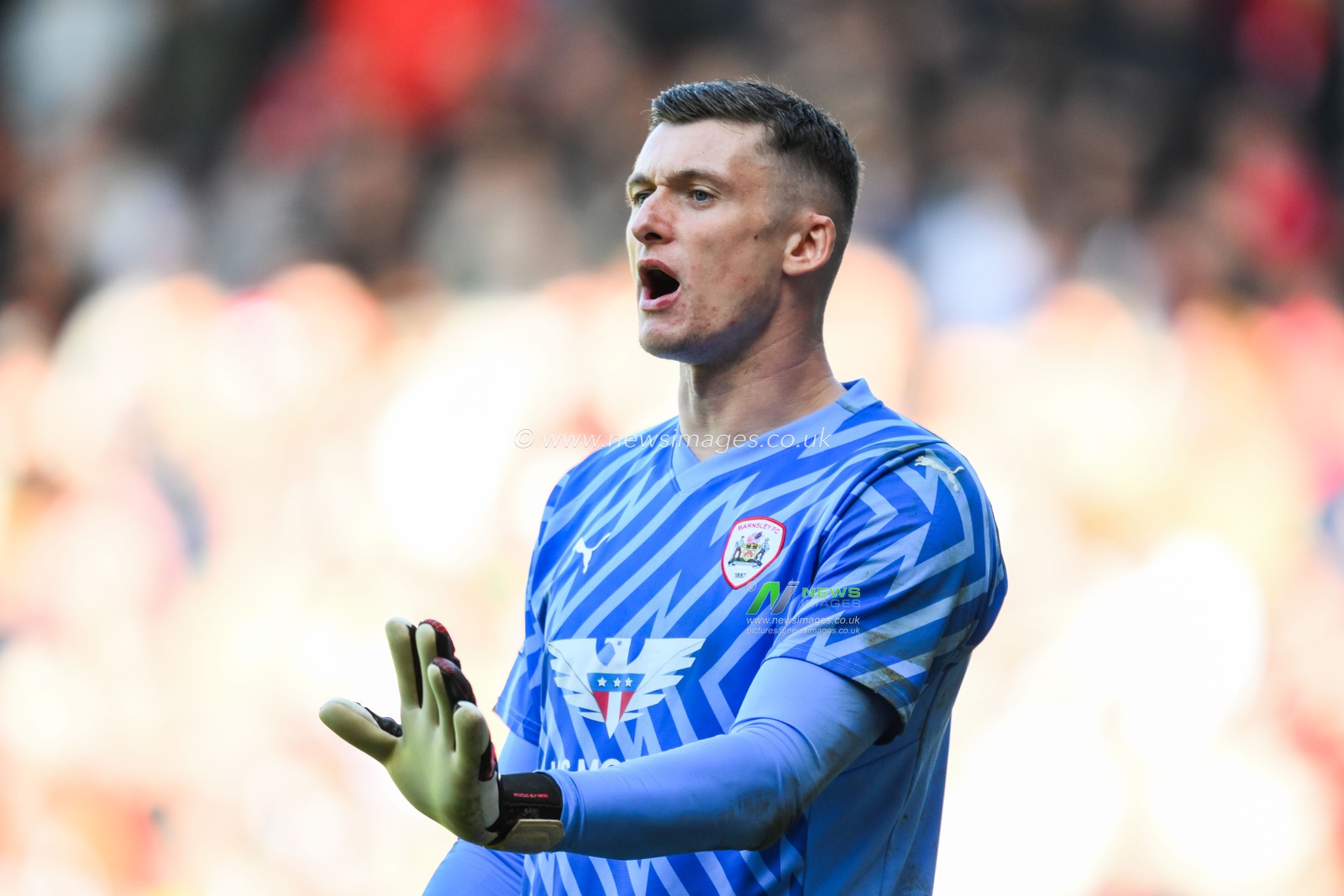 Liam Roberts of Barnsley gives his team instructions during the Sky Bet League 1 match Blackpool vs Barnsley at Bloomfield Road, Blackpool, United Kingdom, 20th April 2024

(Photo by Craig Thomas/News Images)