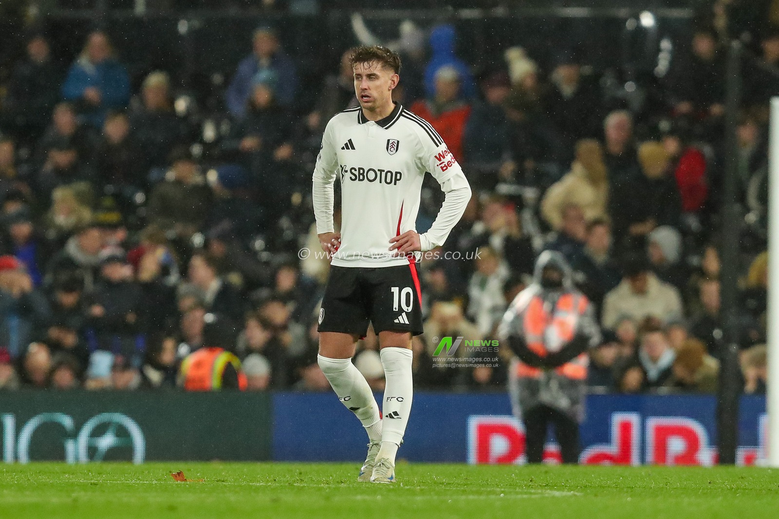Tom Cairney of Fulham looks dejected after the teams defeat following Premier League match Fulham vs Wolverhampton Wanderers at Craven Cottage, London, United Kingdom, 23rd November 2024

(Photo by Izzy Poles/News Images)