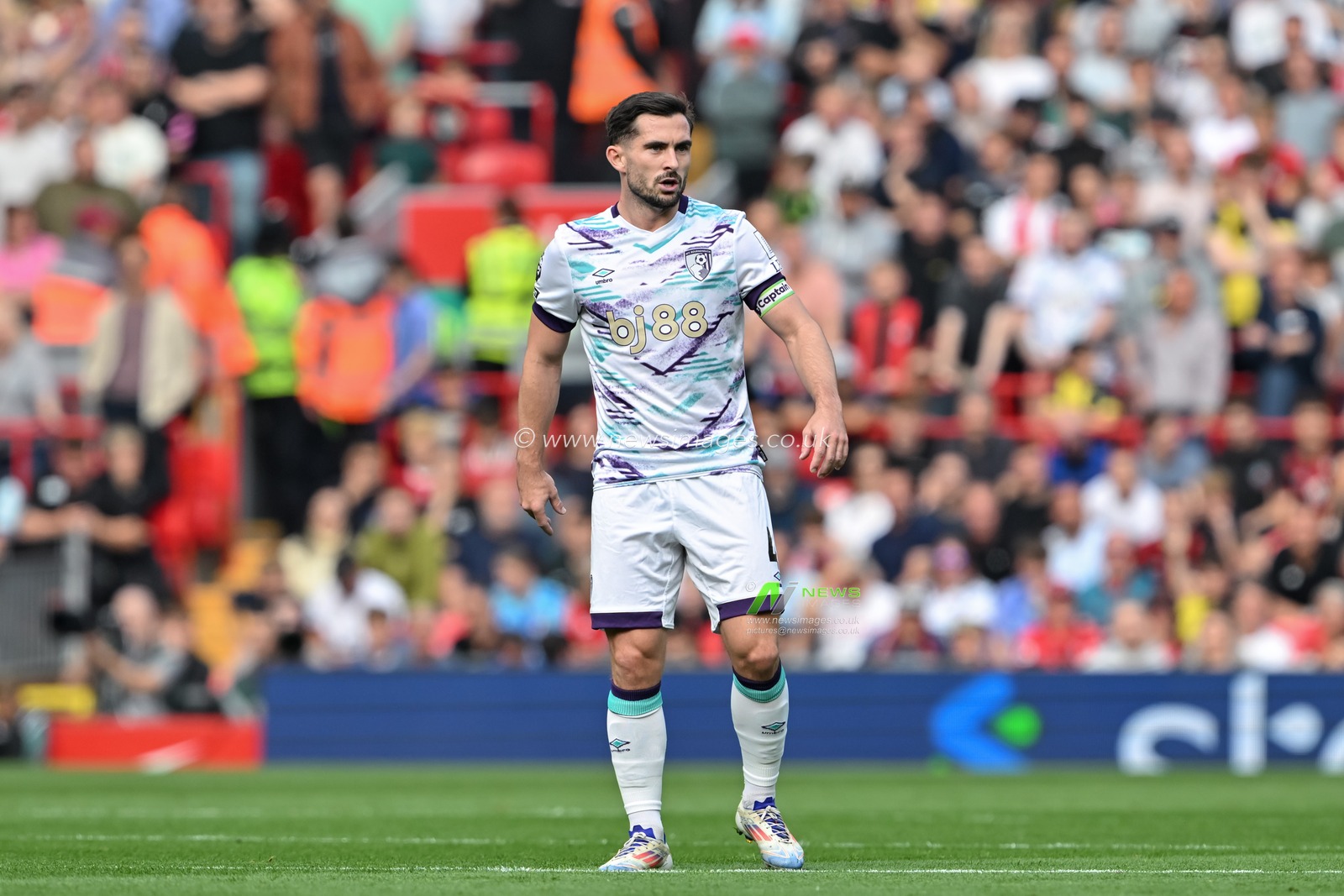 Lewis Cook of Bournemouth during the Premier League match Liverpool vs Bournemouth at Anfield, Liverpool, United Kingdom, 21st September 2024

(Photo by Cody Froggatt/News Images)