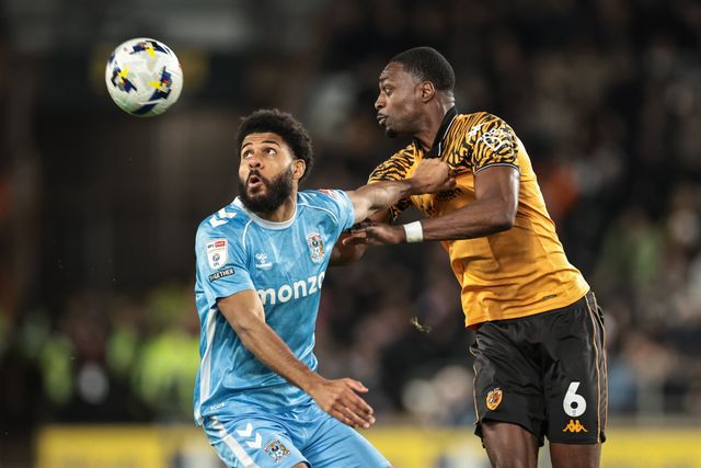 Ellis Simms of Coventry City and Semi Ajayi of Hull City battle for the ball during the Sky Bet Championship match Hull City vs Coventry City at MKM Stadium, Hull, United Kingdom on 06 April 2026

(Photo by Mark Cosgrove/News Images)