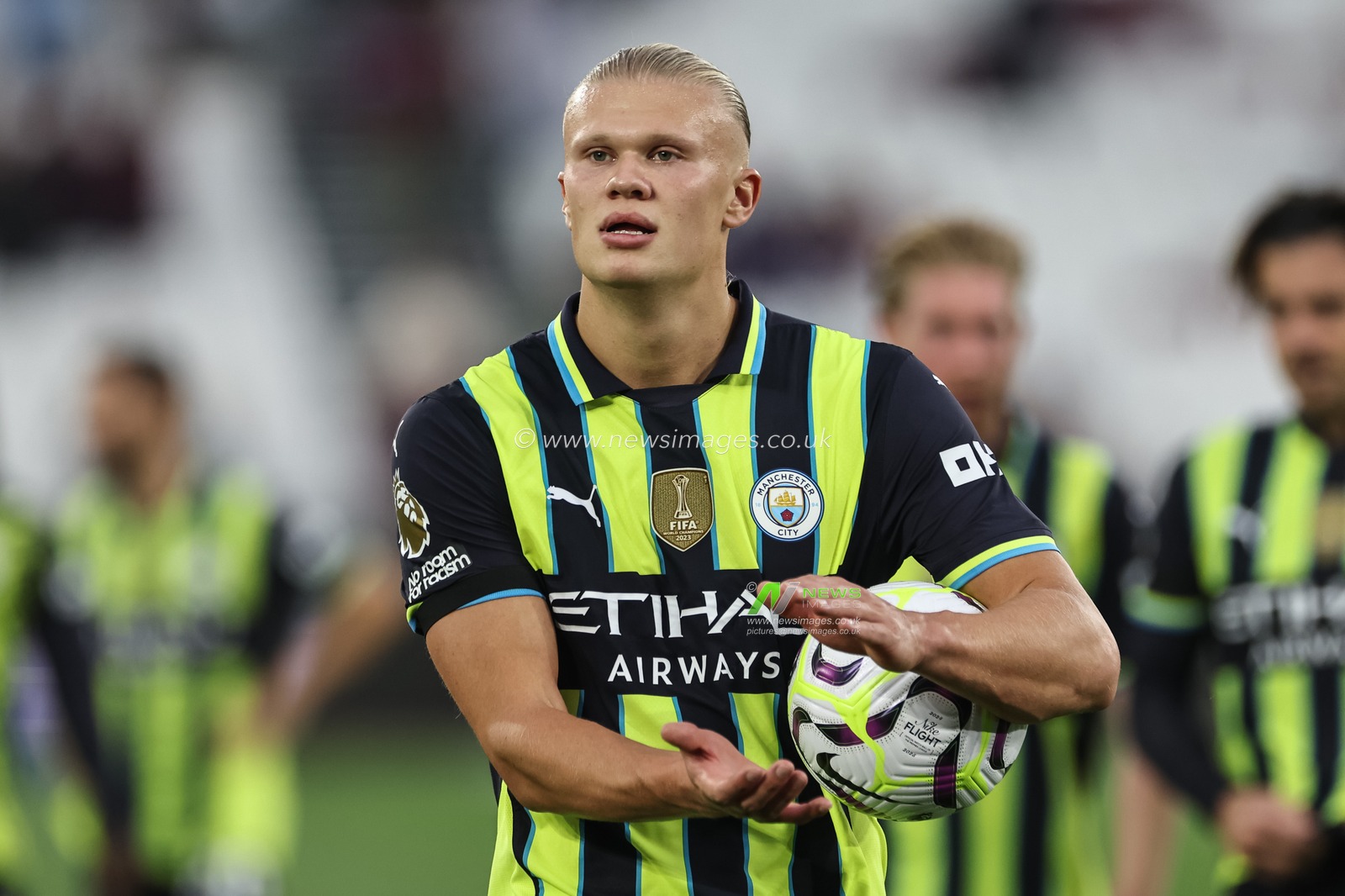 Erling Haaland of Manchester City applauds the traveling fans as the hat trick hero collects the match ball during the Premier League match West Ham United vs Manchester City at London Stadium, London, United Kingdom, 31st August 2024

(Photo by Mark Cosgrove/News Images)