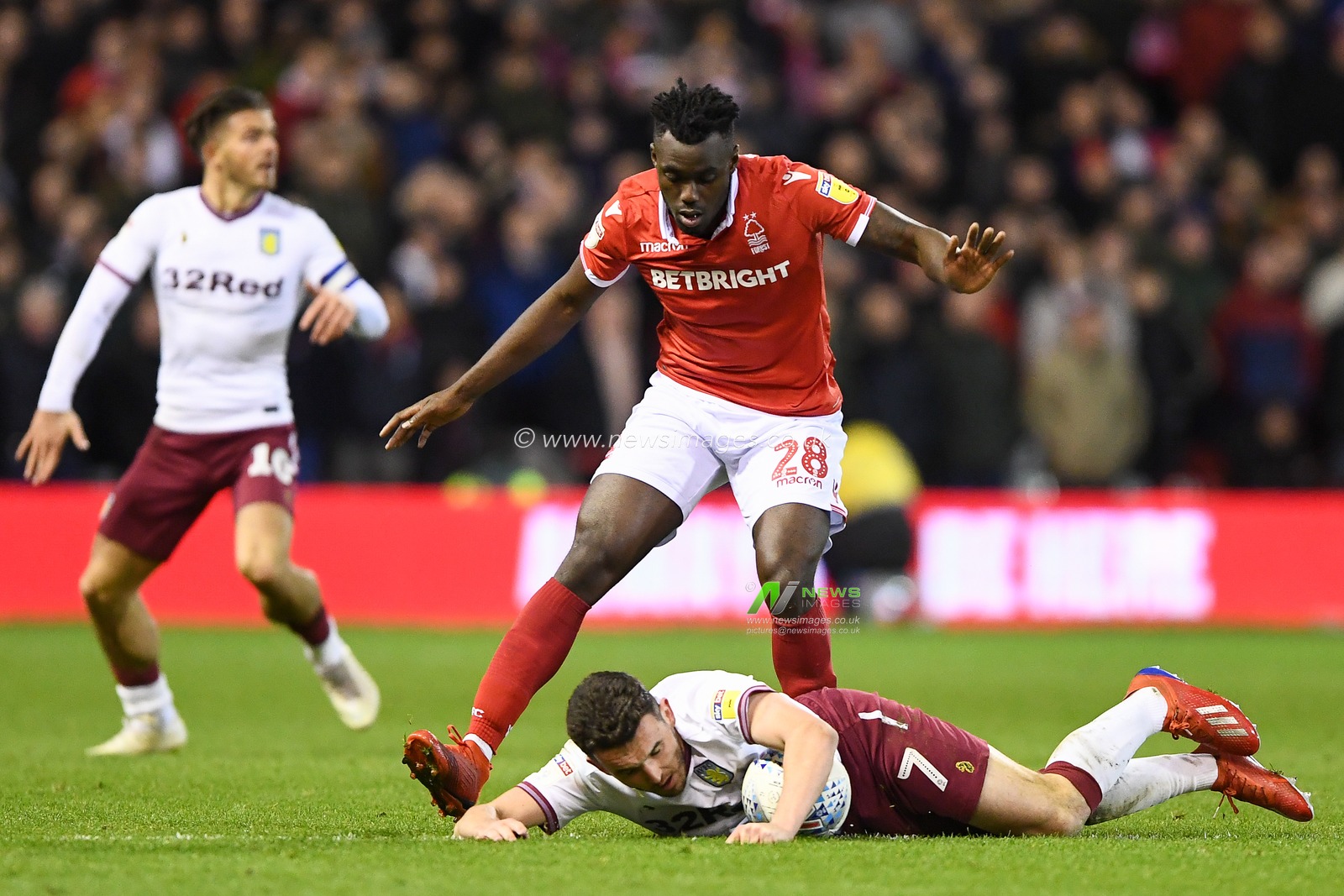 13th March 2019, City Ground, Nottingham, England ; Sky Bet Championship, Nottingham Forest v Aston Villa : Pele (28) of Nottingham Forest battles with JohnÂ McGinn (7) of Aston Villa 

Credit: Jon Hobley/News Images

English Football League images are subject to DataCo Licence