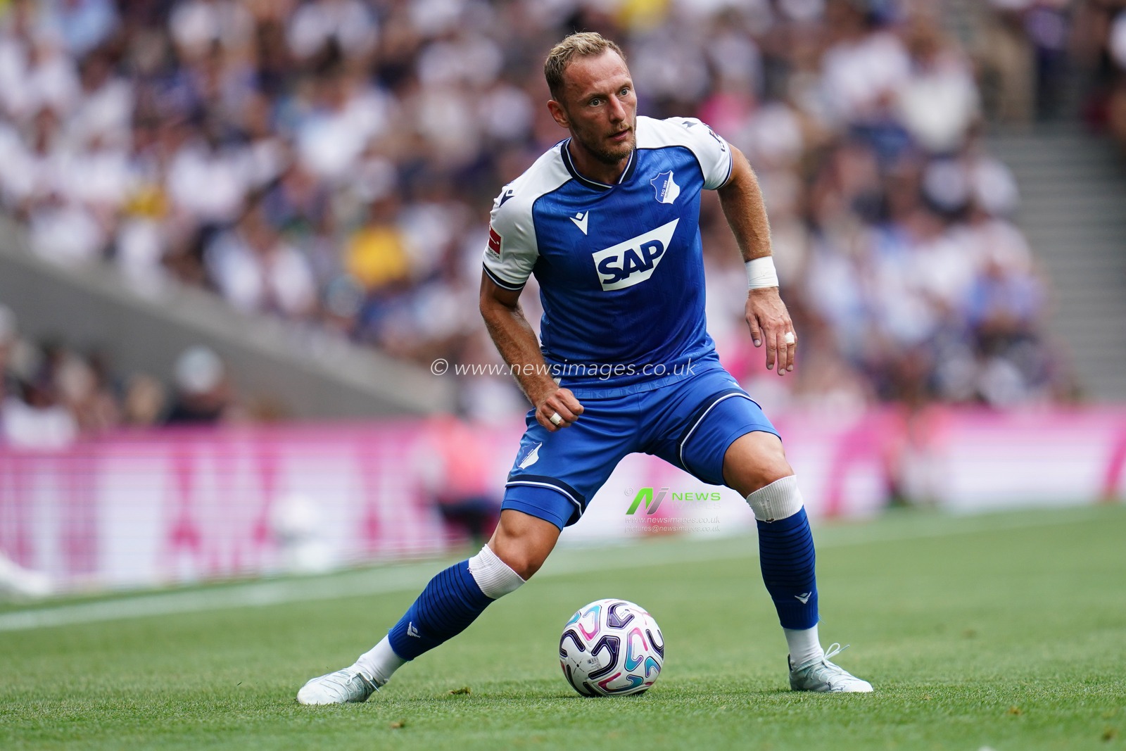 Vladimir Coufal of Hoffenheim with the ball during the pre-season friendly match Tottenham Hotspur vs Hoffenheim at Tottenham Hotspur Stadium, London, United Kingdom on 15 August 2026

(Photo by Harvey Murphy/News Images)
