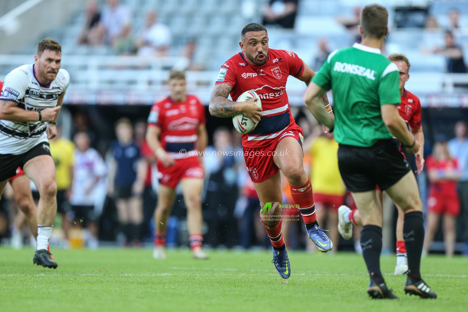 Elliot Minchella #17 of Hull KR runs with the ball up the pitch