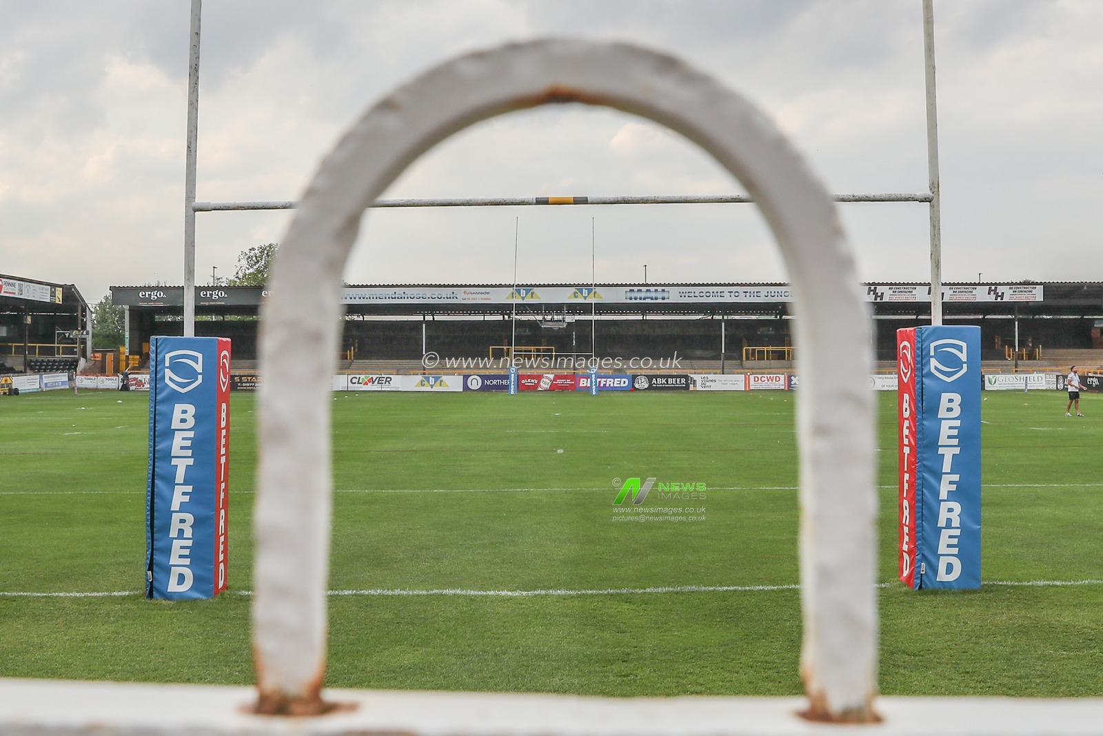 A general view of The Mend-A-Hose Jungle during the Betfred Super League Round 20 match Castleford Tigers vs Leigh Leopards at The Mend-A-Hose Jungle, Castleford, United Kingdom, 1st August 2024

(Photo by Alfie Cosgrove/News Images)