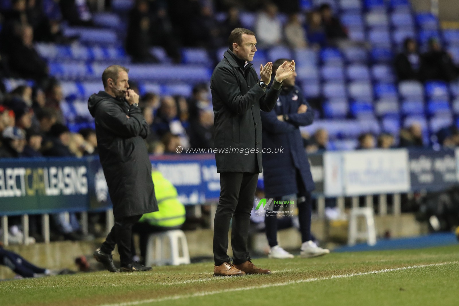 Neill Collins Head coach of Barnsley applauds his team for winning a throw in during the Sky Bet League 1 match Reading vs Barnsley at Select Car Leasing Stadium, Reading, United Kingdom, 9th December 2023

(Photo by Alfie Cosgrove/News Images)