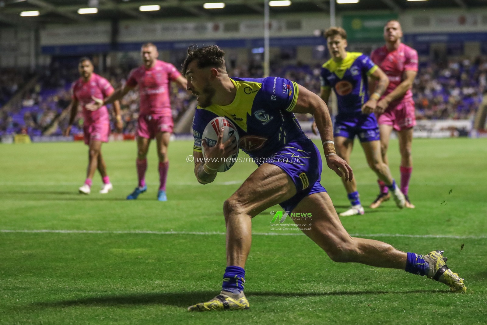 Matty Ashton of Warrington Wolves goes over for a try during the Betfred Super League Round 20 match Warrington Wolves vs Hull KR at Halliwell Jones Stadium, Warrington, United Kingdom, 2nd August 2024

(Photo by Alfie Cosgrove/News Images)