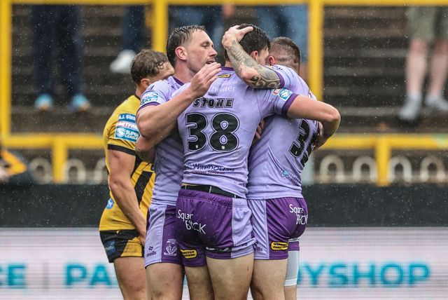 Sam Stone of Warrington Wolves celebrates his try during the Betfred Super League round 19 match Castleford Tigers vs Warrington Wolves at The Mend-A-Hose Jungle, Castleford, United Kingdom, 20th July 2025

(Photo by Alfie Cosgrove/News Images)