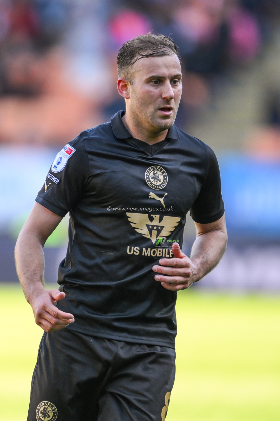 Herbie Kane of Barnsley during the Sky Bet League 1 match Blackpool vs Barnsley at Bloomfield Road, Blackpool, United Kingdom, 20th April 2024

(Photo by Craig Thomas/News Images)