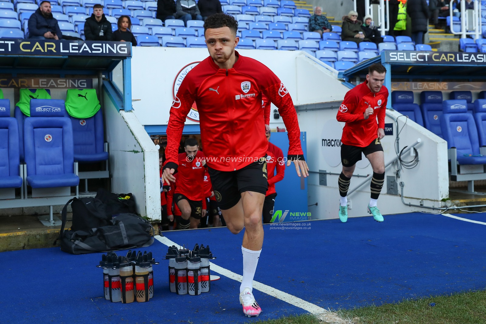 Jordan Williams #2 of Barnsley during the pre-game warm up ahead of the Sky Bet League 1 match Reading vs Barnsley at Select Car Leasing Stadium, Reading, United Kingdom, 9th December 2023

(Photo by Gareth Evans/News Images)