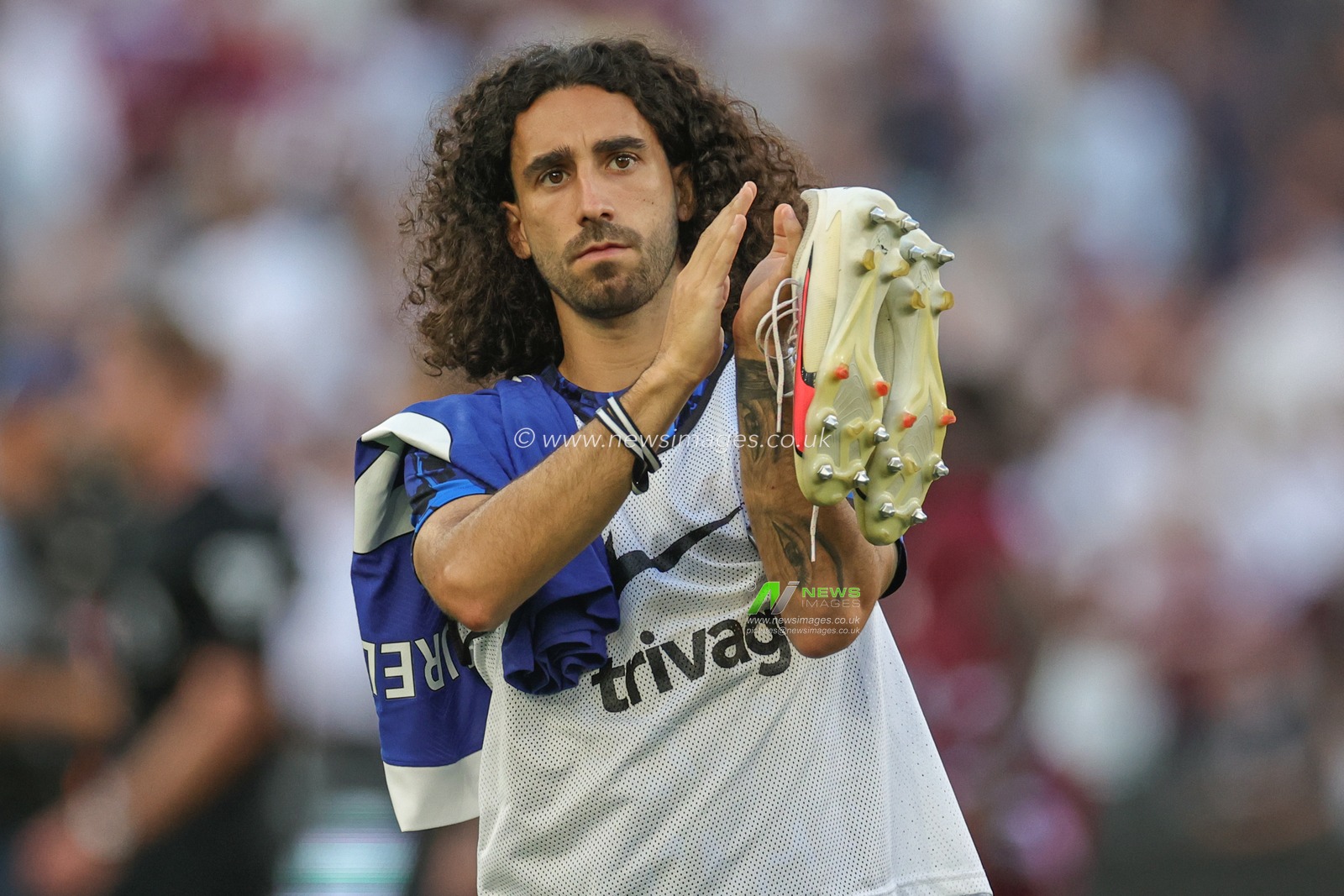 Marc Cucurella #3 of Chelsea applauds the travelling fans after the Premier League match West Ham United vs Chelsea at London Stadium, London, United Kingdom, 20th August 2023

(Photo by Mark Cosgrove/News Images)
