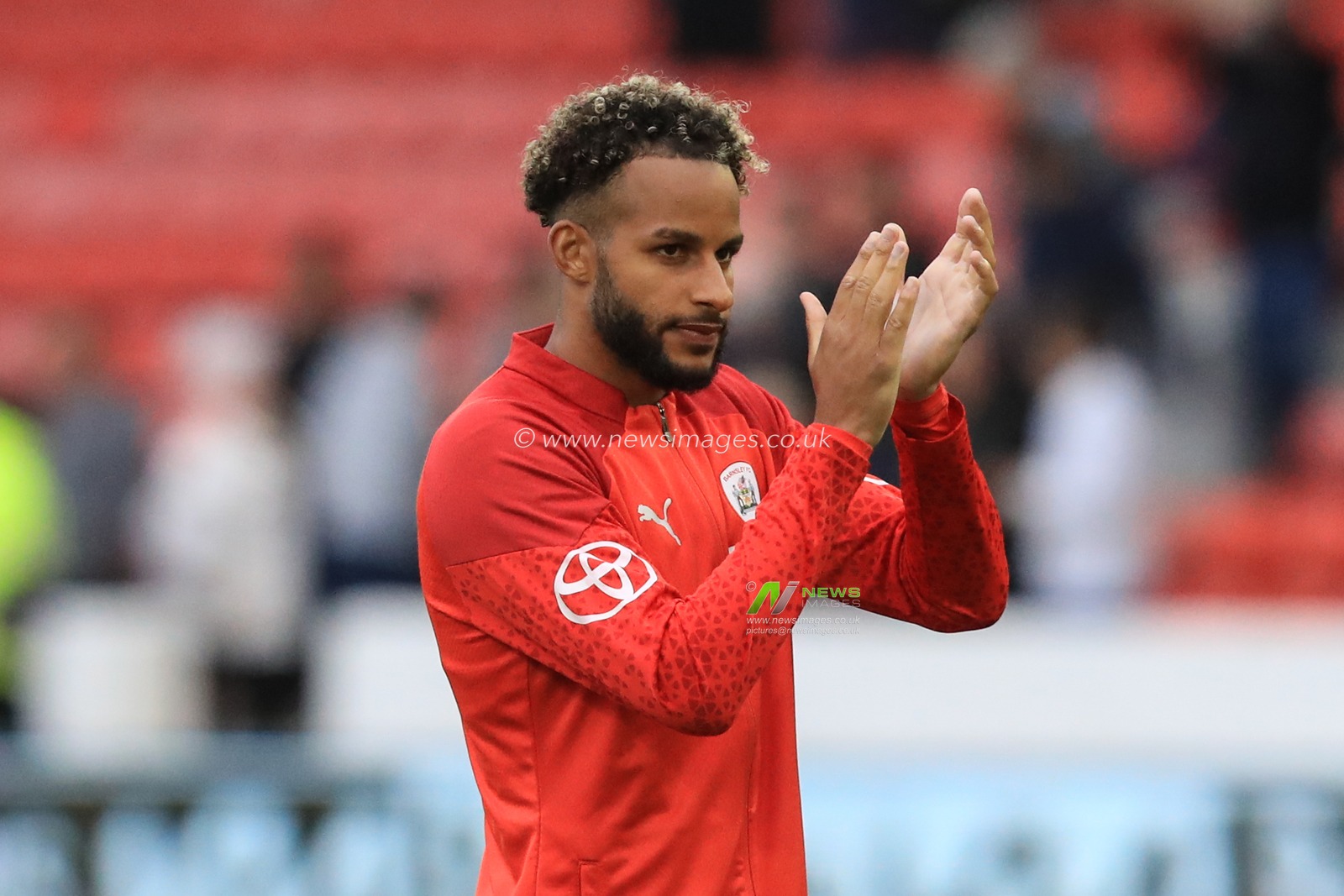 Barry Cotter #17 of Barnsley applauds the home fans after Barnsley win 2-0 during the Sky Bet League 1 match Barnsley vs Burton Albion at Oakwell, Barnsley, United Kingdom, 16th September 2023

(Photo by Alfie Cosgrove/News Images)
