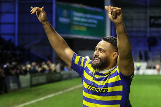 Toafofoa Sipley of Warrington Wolves celebrates with the fans during the Betfred Super League Round 1 match Warrington Wolves vs St Helens at The Halliwell Jones Stadium, Warrington, United Kingdom on 13 February 2026

(Photo by Alfie Cosgrove/News Images)