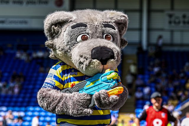 Warrington mascot Wolfie with a water gun during the Betfred Super League round 12 match Warrington Wolves vs Bradford Bulls at The Halliwell Jones Stadium, Warrington, United Kingdom on 24 May 2026

(Photo by Alfie Cosgrove/News Images)
