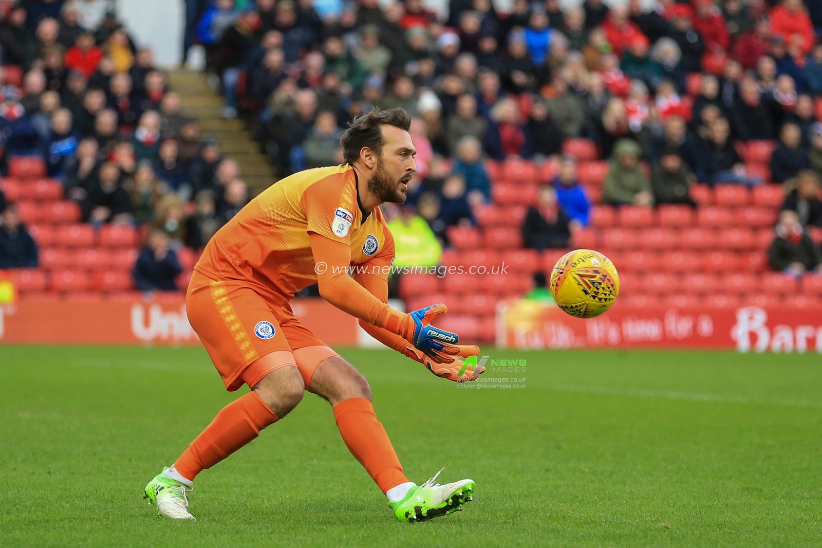 26th January 2019, Oakwell, Barnsley, England; Sky Bet League One, Barnsley vs Rochdale ; Josh Lillis (1) of Rochdale during the game


Credit: Mark Cosgrove/News Images

English Football League images are subject to DataCo Licence