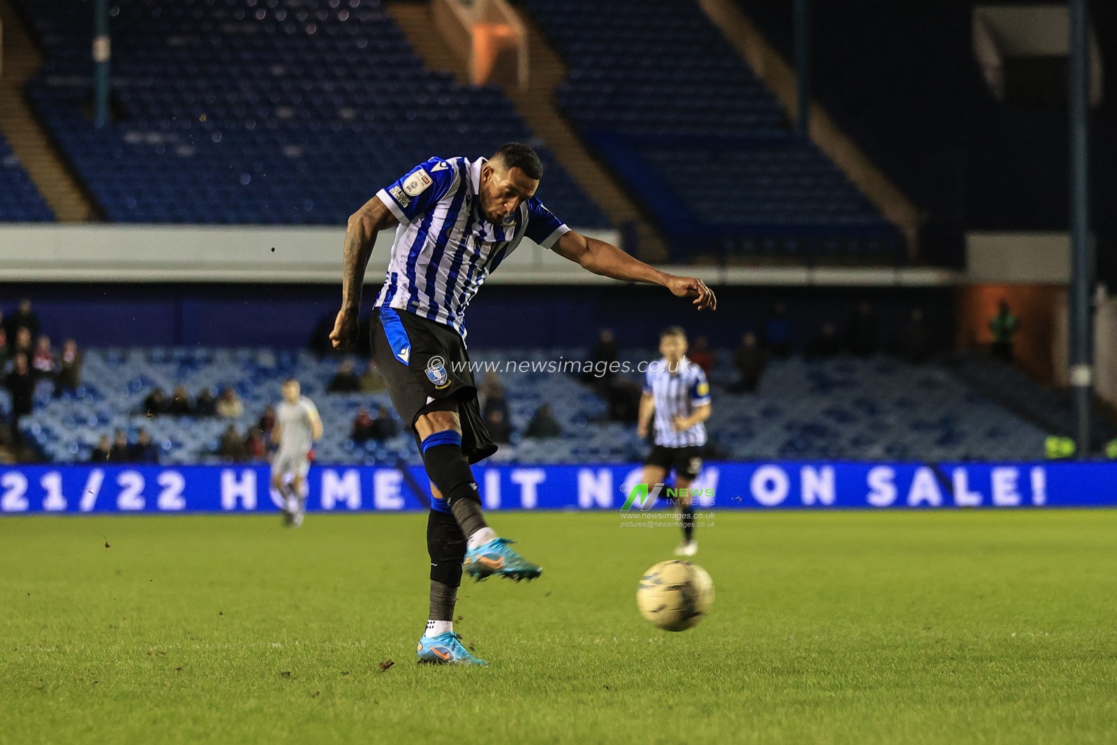 Nathaniel Mendez-Laing #41 of Sheffield Wednesday scores to make it 2-0