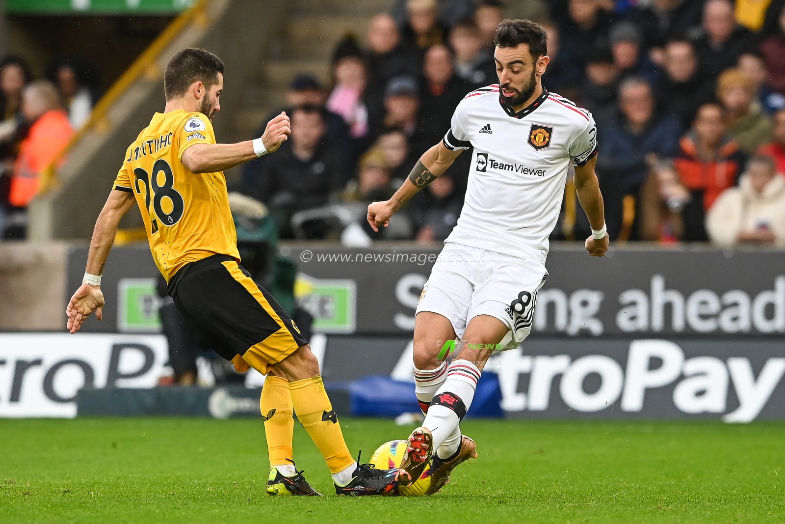 Bruno Fernandes #8 of Manchester United and JoÃ£o Moutinho #28 of Wolverhampton Wanderers battle for the ball during the Premier League match Wolverhampton Wanderers vs Manchester United at Molineux, Wolverhampton, United Kingdom, 31st December 2022

(Photo by Craig Thomas/News Images)
