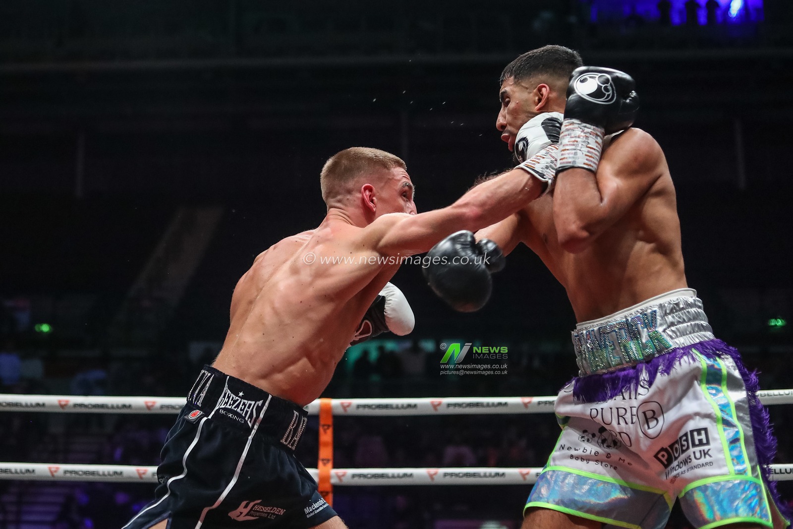 Jack Bateson lands a jab in the Jack Bateson vs Shabaz Masoud fight at the Sunny Edwards vs Felix Alvarado card at Utilita Arena, Sheffield, United Kingdom, 11th November 2022

(Photo by Gareth Evans/News Images)
