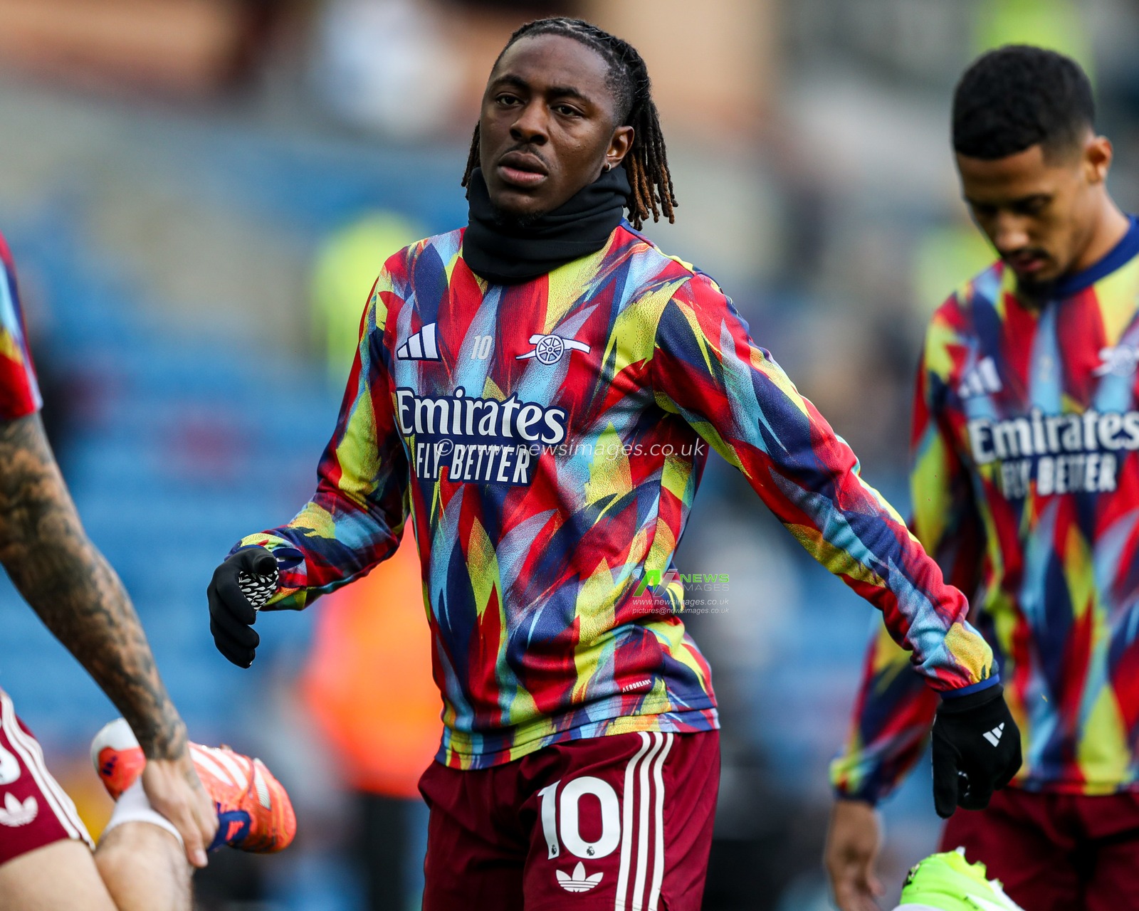 Eberechi Eze of Arsenal warms up ahead of the Premier League match Burnley vs Arsenal at Turf Moor, Burnley, United Kingdom, 1st November 2025

(Photo by Jorge Horsted/News Images)

*** GER AUT SUI OUT ***