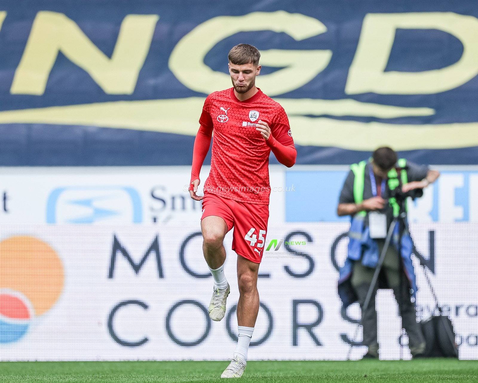 John Mcatee #45 of Barnsley in the pregame warmup session during the Sky Bet League 1 match Wigan Athletic vs Barnsley at DW Stadium, Wigan, United Kingdom, 26th August 2023

(Photo by Mark Cosgrove/News Images)